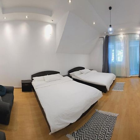 Hotel Hillside à Oradea Extérieur photo