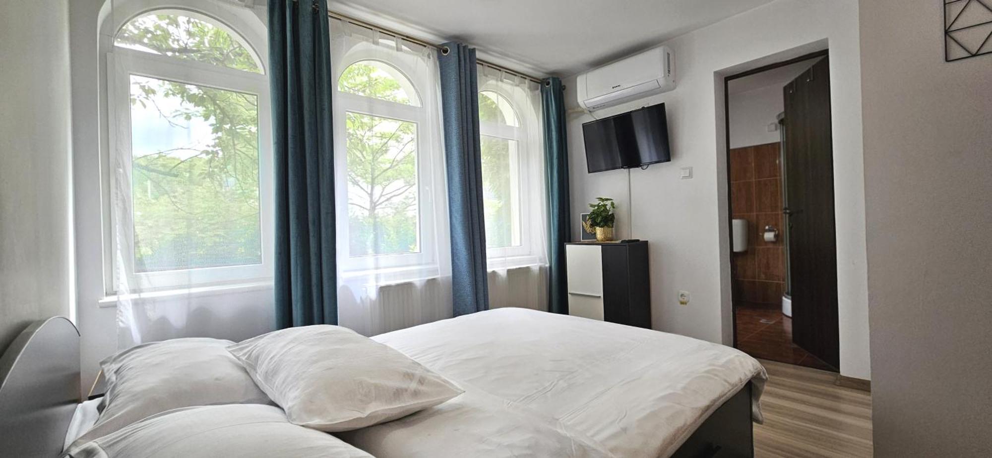 Hotel Hillside à Oradea Extérieur photo