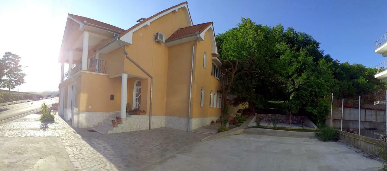 Hotel Hillside à Oradea Extérieur photo